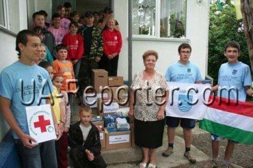В закарпатских селах школьники получили помощь из Захони