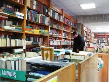 В книжном магазине «Кобзарь» состоялась акция «Писатель за прилавком»