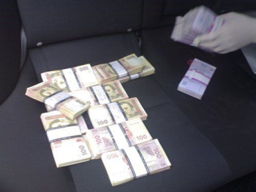 Чиновник Мукачевского водоканала попался на взятке 4000 грн