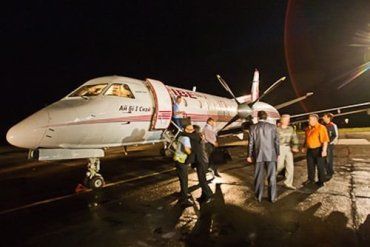 Ужгородський міський голова Віктор Погорєлов зустрічав перший рейс літака