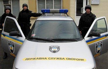 Милиционерам охраны пришлось угомонить посетителя банка в Виноградове