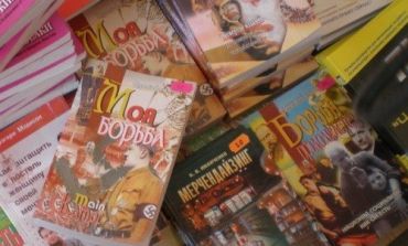 В Ужгороде в магазине "Кобзар" писатели продают свои книги