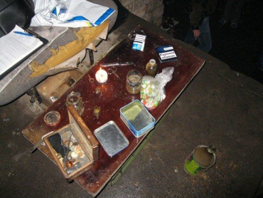 В Мукачево задержали двух несовершеннолетних, которые курили марихуану