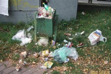 Ужгородский скверик стал неузнаваемым: то ли мусор некуда бросать, то ли...