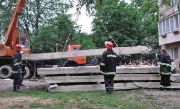 Крадії опинилися під завалом у Мукачеві