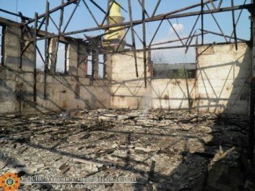 В Мукачево сгорел неработающий деревообрабатывающий завод