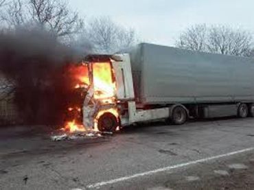 В Среднем произошел пожар в грузовом прицепе автомобиля «Mercedes»