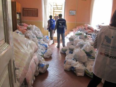 В Закарпатье внутренним переселенцам вручена гуманитарная помощь