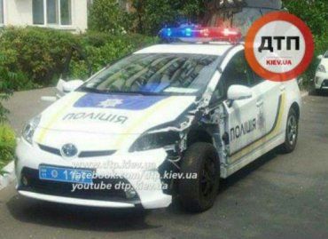 В Киеве патрульным раздали Toyota Prius, чтобы поиграться в полицию