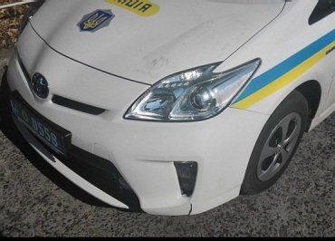 Житель Ужгорода повредил служебный автомобиль милиционеров