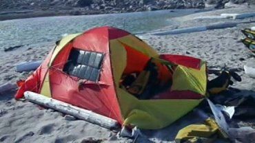 Турист из Чехии Якуб Мовавец спал в палатке, когда на него напал зверь