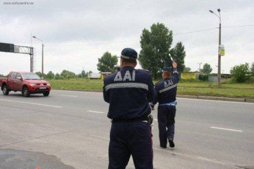 Яценюк и Аваков хотят, чтобы полицейский сам вершил суд над водителем