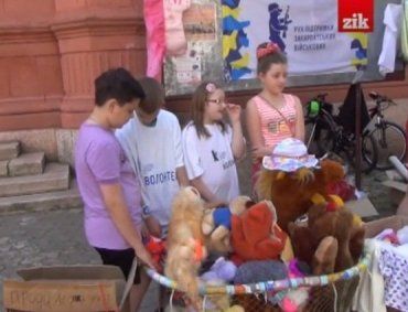Сегодня ужгородские дети попробовали себя в роли волонтеров