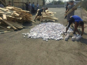 СБУ обнаружила на границе 114 ящиков контрабандных сигарет