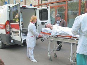 Ужгород. Из-за пищевого отравления в больницу попали 72 работника предприятия "Ядзаки Украина."