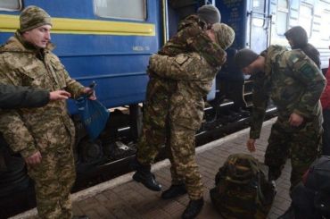 Львовчане встретили из зоны АТО 104 пограничника из Закарпатской области