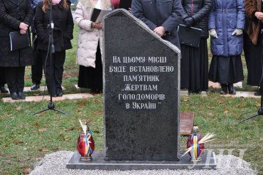 Траурное шествие прошло по Ужгороду в День памяти жертв голодоморов