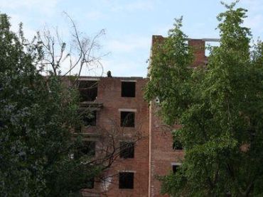 В Ужгороде 38-летний мужчина прыгнул с балкона