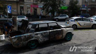 У столиці України вибухнув і згорів автомобіль ВАЗ