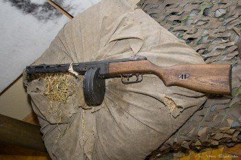 Житель Ужгорода вооружился автоматом ППШ (пистолет-пулемет Шпагина)