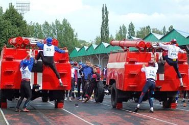Соревнования среди юношей по пожарно-прикладному спорту на стадионе "Авангард"