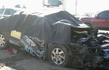 Около Николаева Toyota Camry протаранил фуру, гаишник выжил