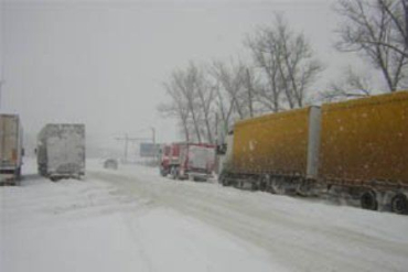 Трасса около Ужгорода оказалась в снежном плену