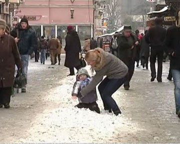 Предприниматели Ужгорода будут убирать снег на своей территории