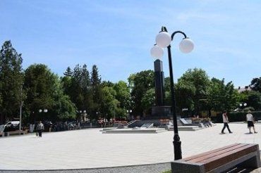 Реконструированная площадь Героев в Берегово