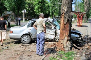 ДТП в Одессе: на ул. Ицхака Рабина Toyota разбилась вдребезги