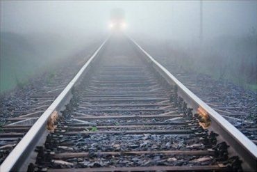В Закарпатье грузовой поезд сбил 30-летнего мужика
