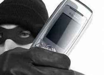 В Ужгороде цыган похитил из рук подростка мобильный телефон Samsung Corby