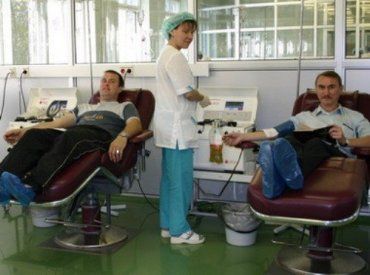 В Ужгороде правоохранители стали донорами крови для девочки