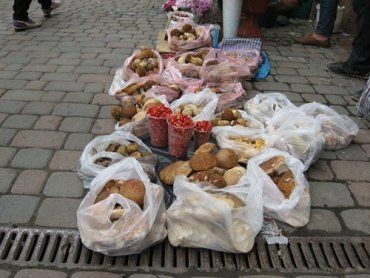 Торговля грибами на рынках Ужгорода уже идет полным ходом