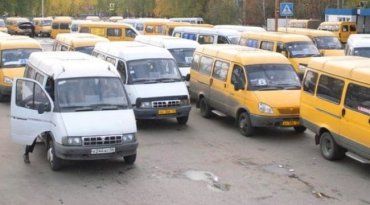 В Ужгороде десятки маршруток устроили себе парковку в микрорайоне БАМа