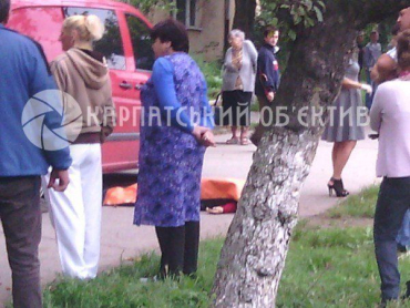 В Ужгороде водитель микроавтобуса задавил пешехода прямо на тротуаре