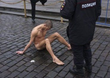 Жуткий перфоманс на Красной площади удивил даже полицию