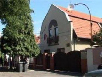 В Ужгороде возле здания консульства Словакии установят шлагбаум