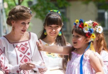 В Мукачево ко дню независимости прошел парад вышиванок