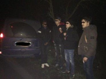 На границе в Закарпатье задержали 4-х нелегалов марокканцев