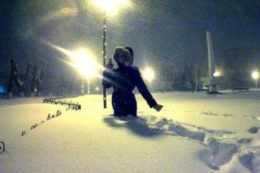 После мощного снегопада Киев застыл в снежном плену