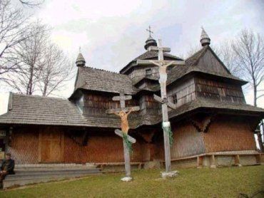 Деревянная Струковская церковь в селе Ясиня на Закарпатье
