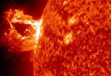 Вспышки на Солнце приводят к возникновению магнитных бурь