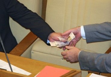 Ужгородский суд лишил права взяточницу работать в судах