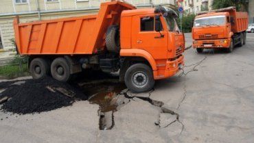 На Западной Украине жара парализовала движение грузовиков