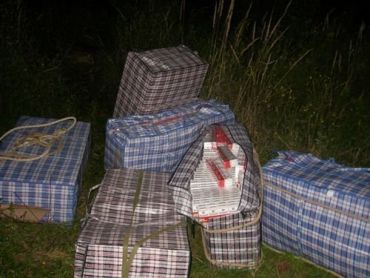 В Закарпатье пограничники обнаружили 20 ящиков сигарет