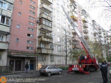 В Ужгороде спасатели открыли квартиру, где заперли малыша