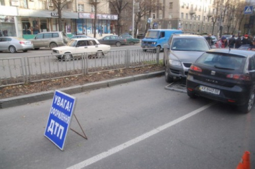В Харькове три женщины-водителя столкнулись на перекрестке