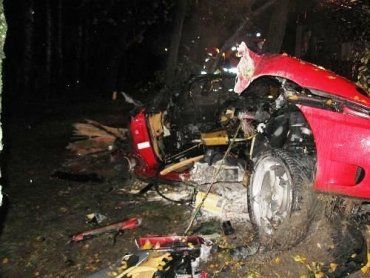 ДТП в Чехии: Ferrari разбился вдребезги об дерево, есть жертвы