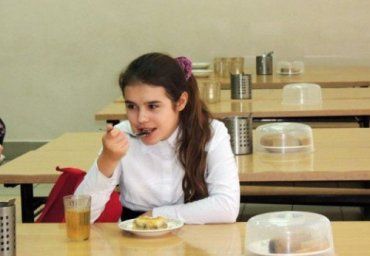 На Закарпатье обед в школьной столовой стоит всего 5 гривен